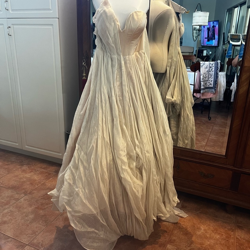 Carol Hannah Senara gown size 6. Layers of linen in shades of pink and cream
